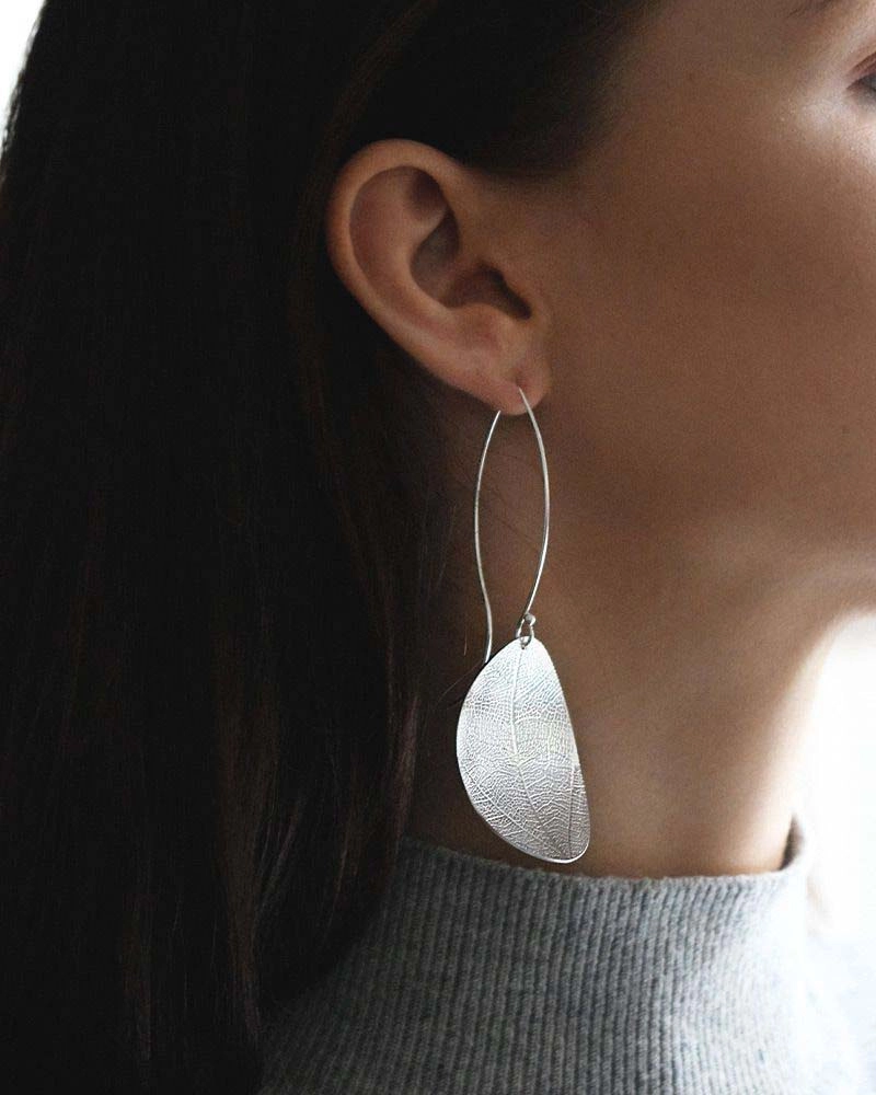 Leaf Grande Earrings - Drakenberg Sjölin Örhängen - Snabb frakt & paketinslagning - Nordicspectra.se
