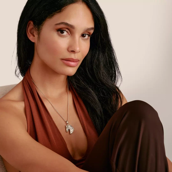 Hästhuvud Elyndra Halsband från Thomas Sabo i silver med detaljerad man och gnistrande zirkoniaögon.