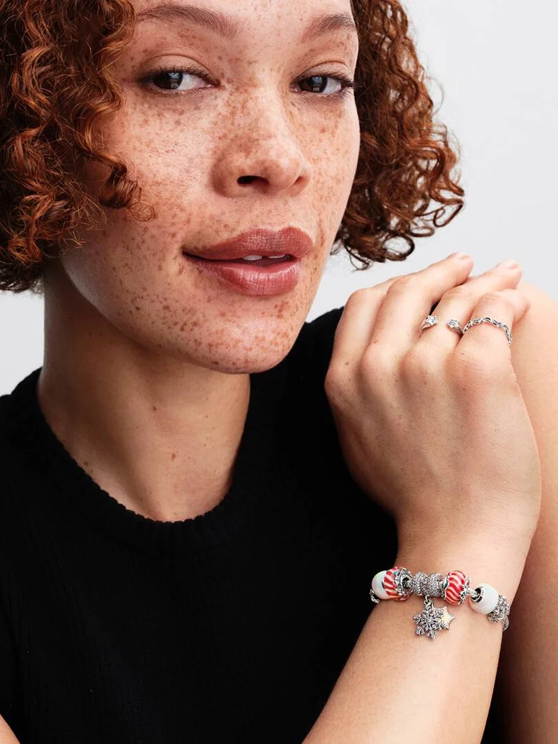 Snöflingeberlock från Pandora i glänsande sterlingsilver med gnistrande kubisk zirkonia