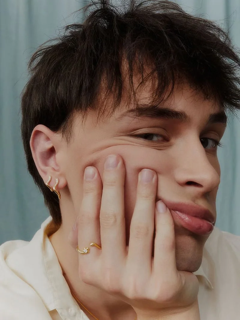 Yasmine 8 Huggie Gold - Maria Black - Snabb frakt & paketinslagning - Nordic Spectra