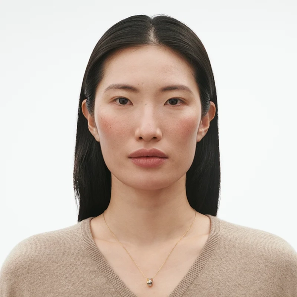 SS25_ECOM_ON-MODEL_FUSION_PENDANT_10016419