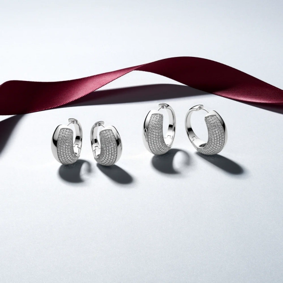 Fasano Grande Örhängen i silver med gnistrande Cubic Zirconia-stenar från Sif Jakobs