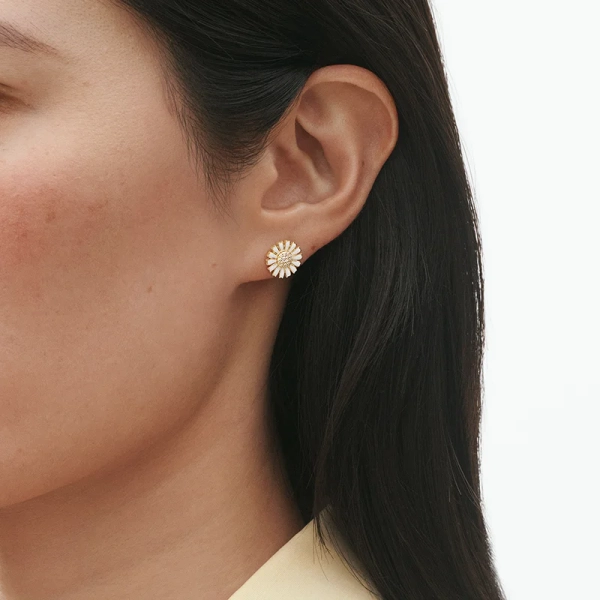 SS25_ECOM_ON-MODEL_DAISY_EARRING_20001726_Close-ups