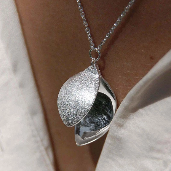 Blossom Short Necklace - Drakenberg Sjölin Halsband - Snabb frakt & paketinslagning - Nordicspectra.se