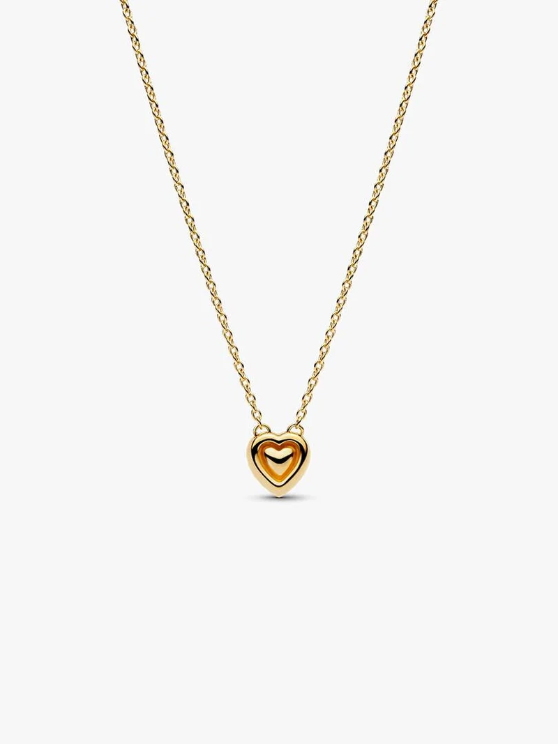 Hjärta Collierhalsband Guld från Pandora Timeless. Ett vackert halsband med 14K guldhjärta och gnistrande zirkoniastenar. En symbol för kärlek och närhet att bära med stil och ömhet.