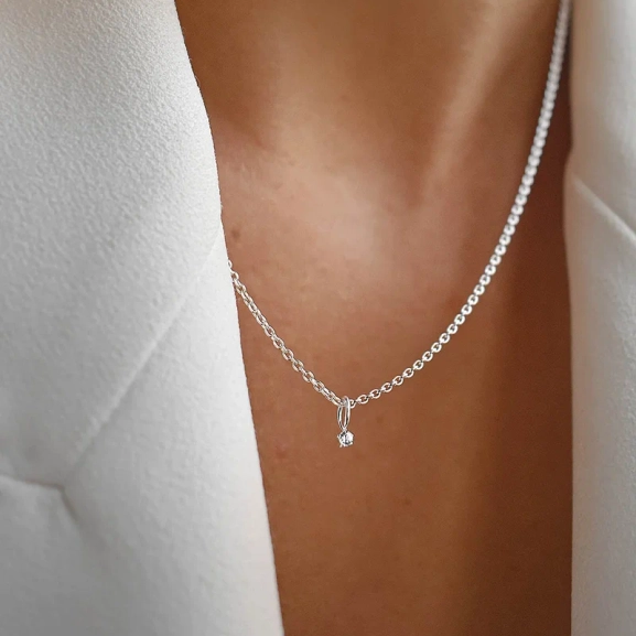 8x3x3 mm. Perfekt för halsband eller armband från Drakenberg Sjölin.