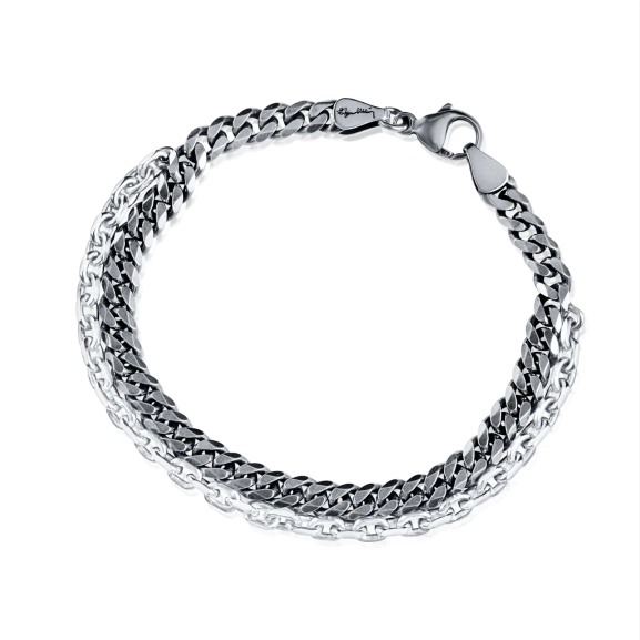 Das Freedom Chains Armband aus Silber mit eng anliegenden Gliedern und einer Breite von 5