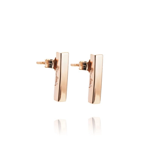Little Thin Ear Gold - Efva Attling örhängen - Snabb frakt & paketinslagning - Nordicspectra.se