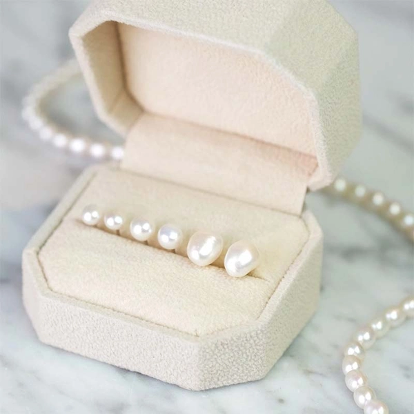 Fresh Water Pearl Earrings Small - Emma Israelsson - Suuri valikoima & ilmainen lahjapaketointi - Nordicspectra.fi