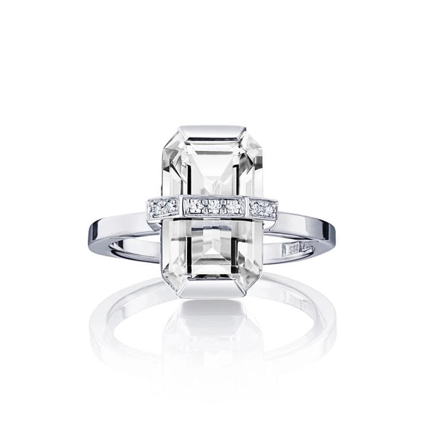 Little Bend Over Crystal Quartz White Gold - Efva Attling ringar - Snabb frakt & paketinslagning - Nordicspectra.se