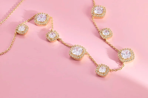 Glamorous Multi Halsband Guld - Carolina Gynning - Moderna smycken med en betydelse - Nordic Spectra