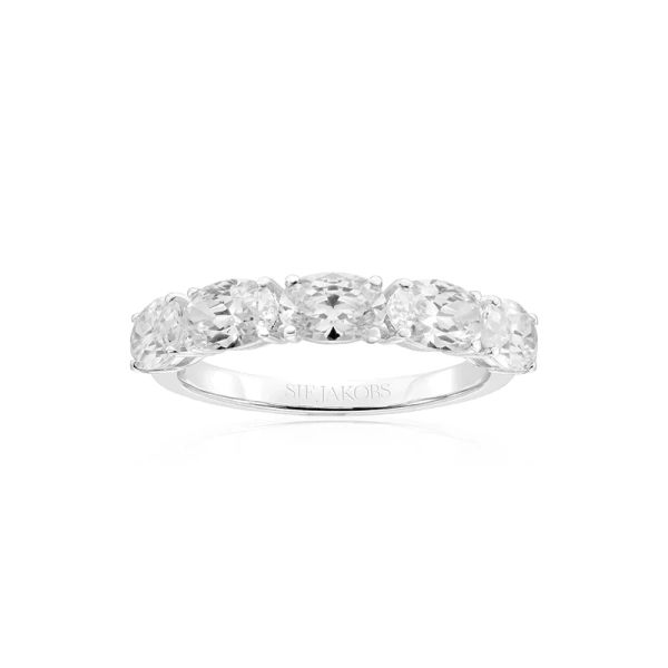 Ellisse Cinque Ring i silver med gnistrande cubic zirconia-stenar från Sif Jakobs