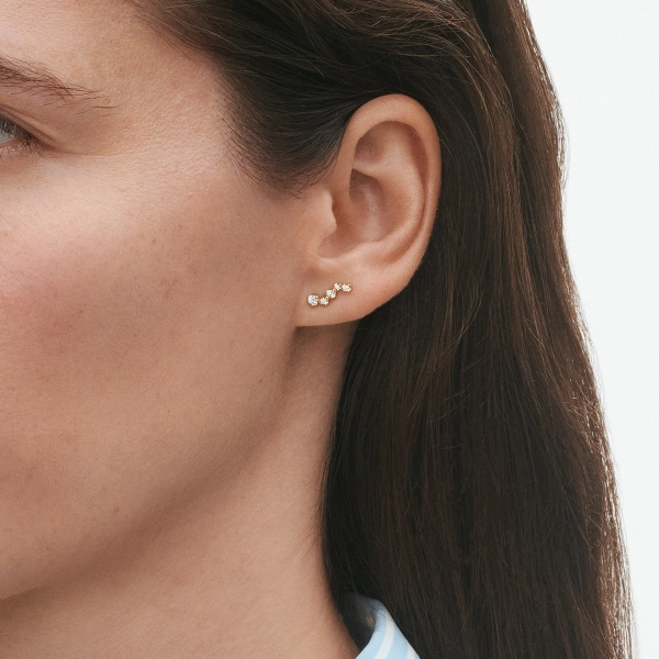 GJ_SS25_ECOM_SHOOT_SIGNATURE_DIAMONDS_EARRING_20001305_Close-up