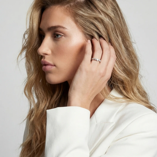 Sardinien Ring i silver med klara cubic zirconia-stenar i olika storlekar