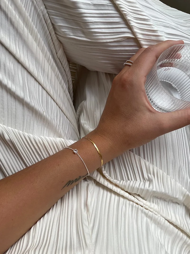 Herringbone Bracelet Gold - Syster P - Snabb leverans & Gratis paketinslagning - Nordic Spectra