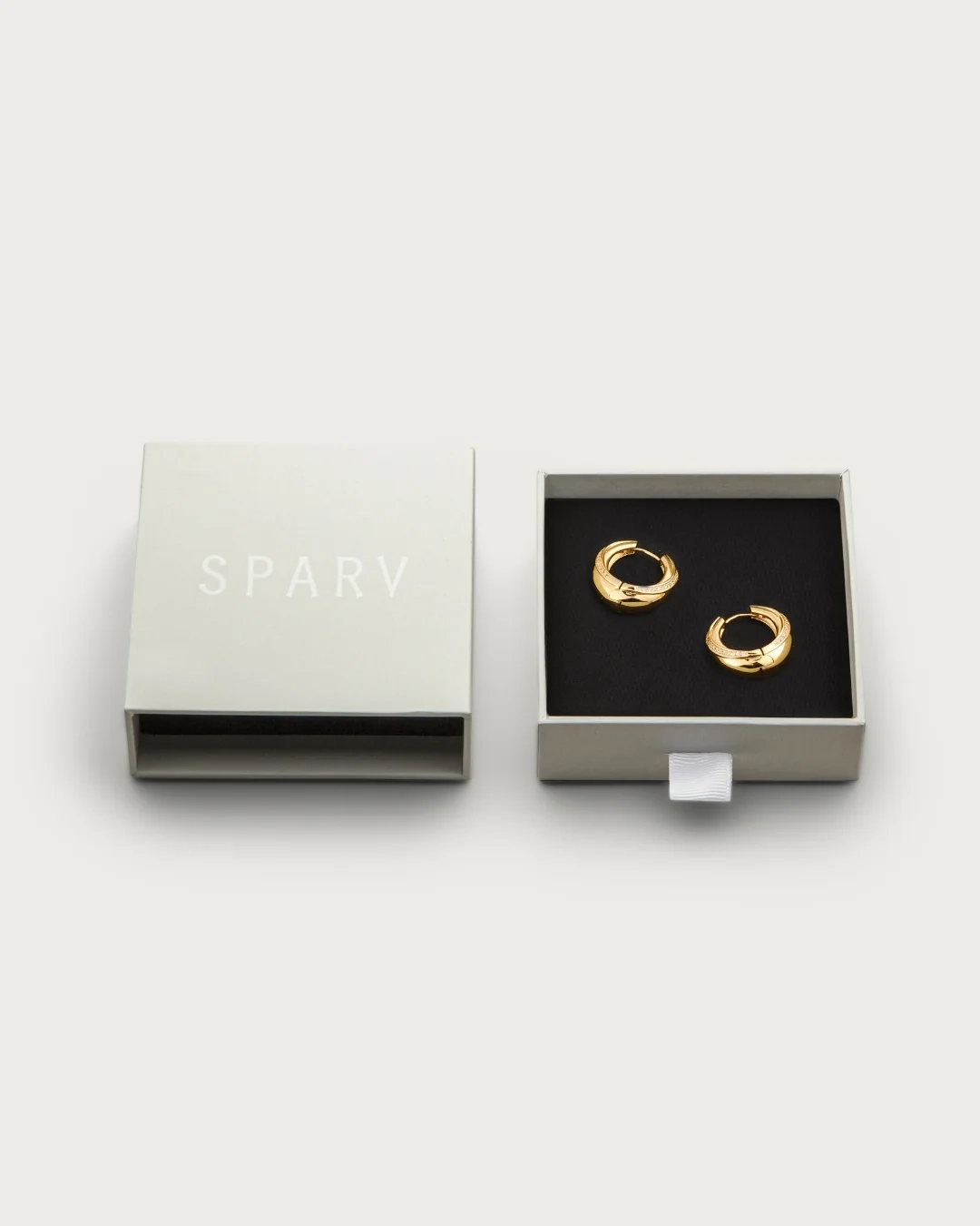 15000101-sparv-on-view-orhangen-guld-3
