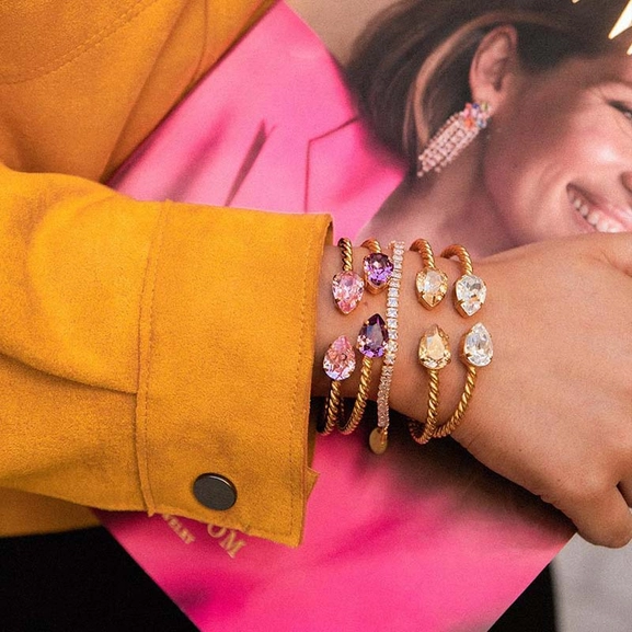 Mini Drop Bracelet Gold Iris - Caroline Svedbom - Snabb frakt & paketinslagning - Nordicspectra.se