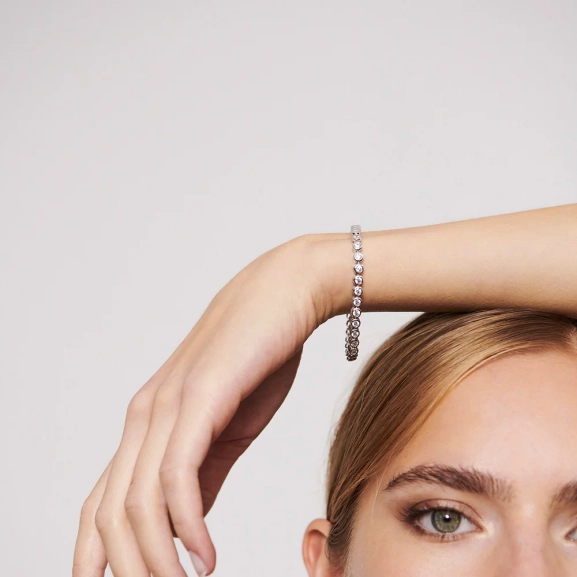 Sardinien Grande Armband i elegant silver med gnistrande Cubic Zirconia-stenar från Sif Jakobs Sardinien-kollektion.