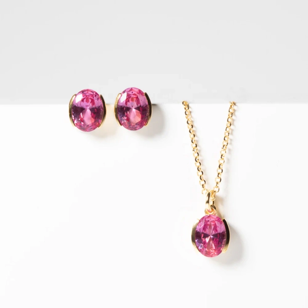 18K kullattua hopeaa.