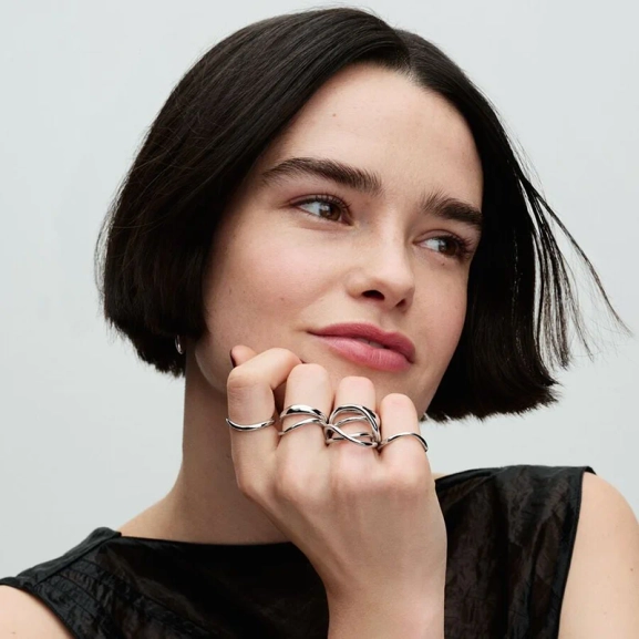 Q224_D_PDP_Model_Styled_34_1x1_RGB