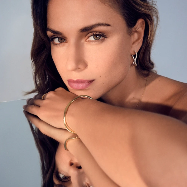 18K kullattua hopeaa.