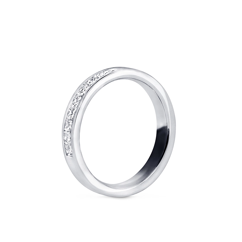 Nordic Spectra – Prinsess Alliansring 0,45 ct Vitguld Bred