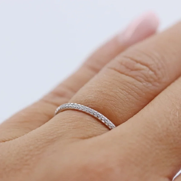 Aure 25 Vitguld - Vigsel- & förlovningsringar - Schalins - Fri storleksändring* - Nordic Spectra