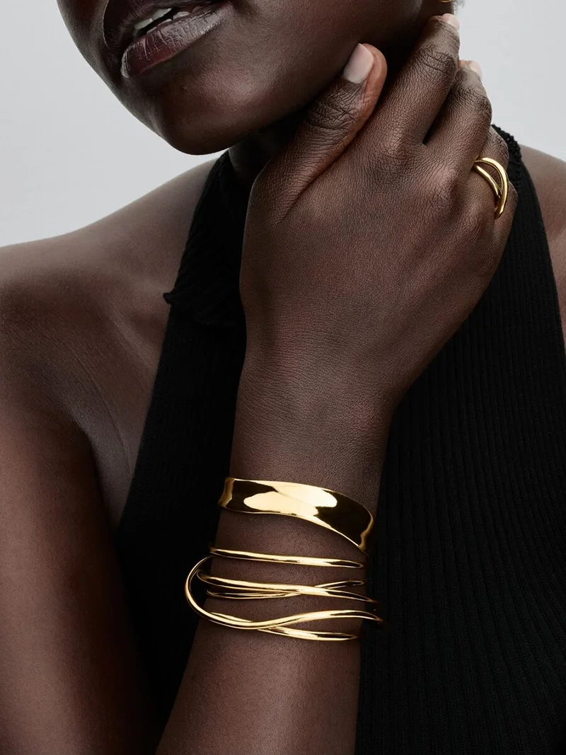 Öppen armring i guld från Pandora Essence kollektionen