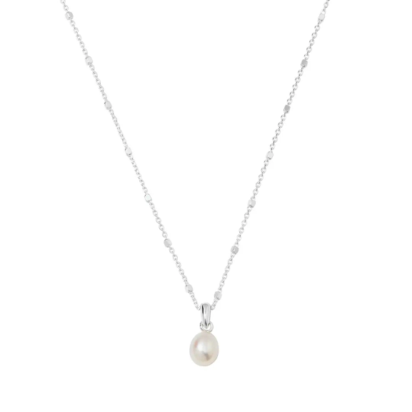 Treasure Single Pearl Necklace Silver - Syster P - Snabb leverans & Gratis paketinslagning - Nordic Spectra