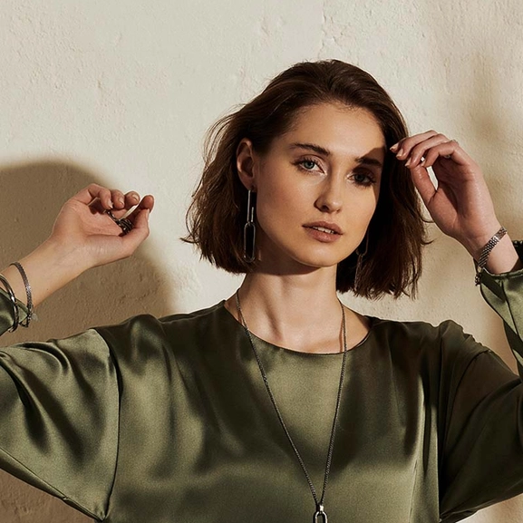 CHLOE Wide Armband Stål - Astrid & Agnes - Snabb frakt & paketinslagning - Nordicspectra.se