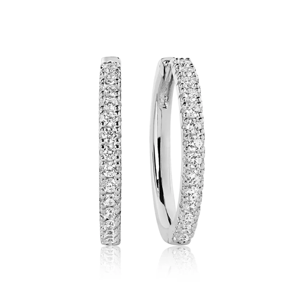 Ellera Grande Örhängen i silver med gnistrande Cubic Zirconia-stenar från Sif Jakobs Ellera-kollektion.