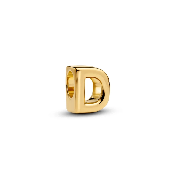 Bokstaven D Berlock Guld från Pandora Moments. En elegant tillägg till din stil med personlig prägel och unika budskap. Skapa en individuell look med denna vackra berlock.