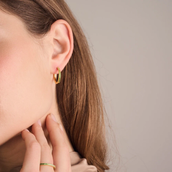 elegante Ringe aus 18 Karat vergoldetem Silber mit funkelnden Zirkonia-Steinen.