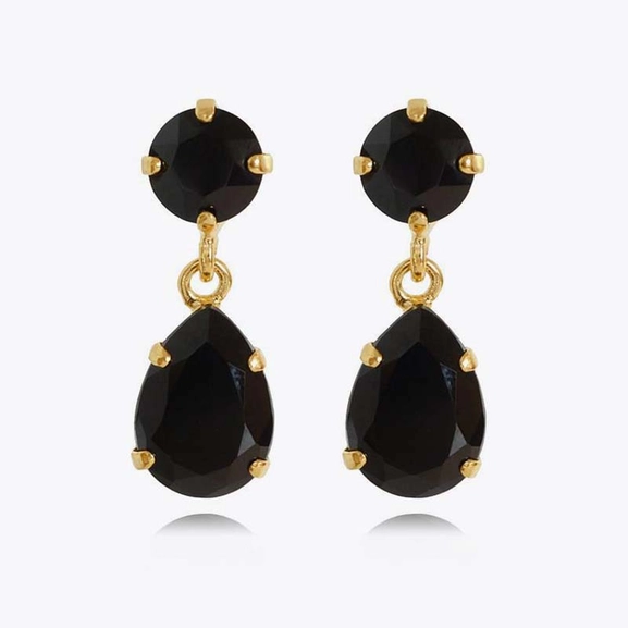 Mini Drop Earrings Gold Jet - Caroline Svedbom - Nopea toimitus ja lahjapakkaus - Nordic Spectra