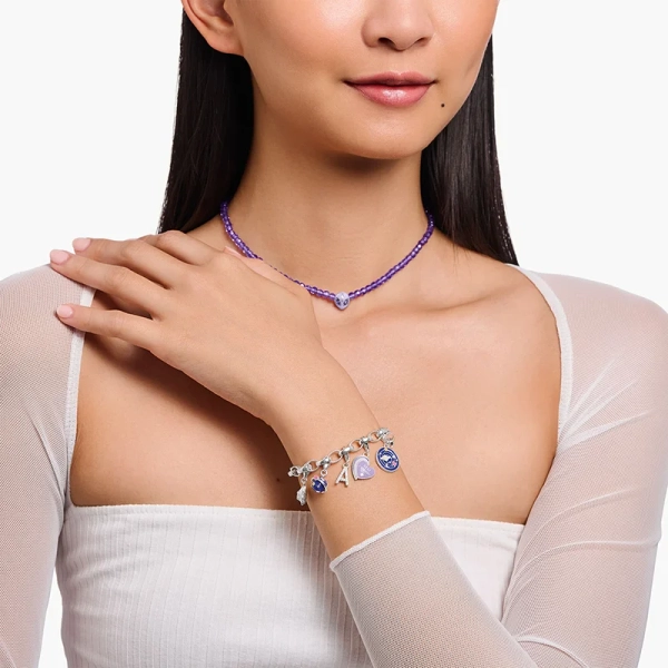 Saturnus Med Mörkblå Och Röd Kallemalj Berlock - Thomas Sabo - Snabb leverans & paketinslagning - Nordic Spectra
