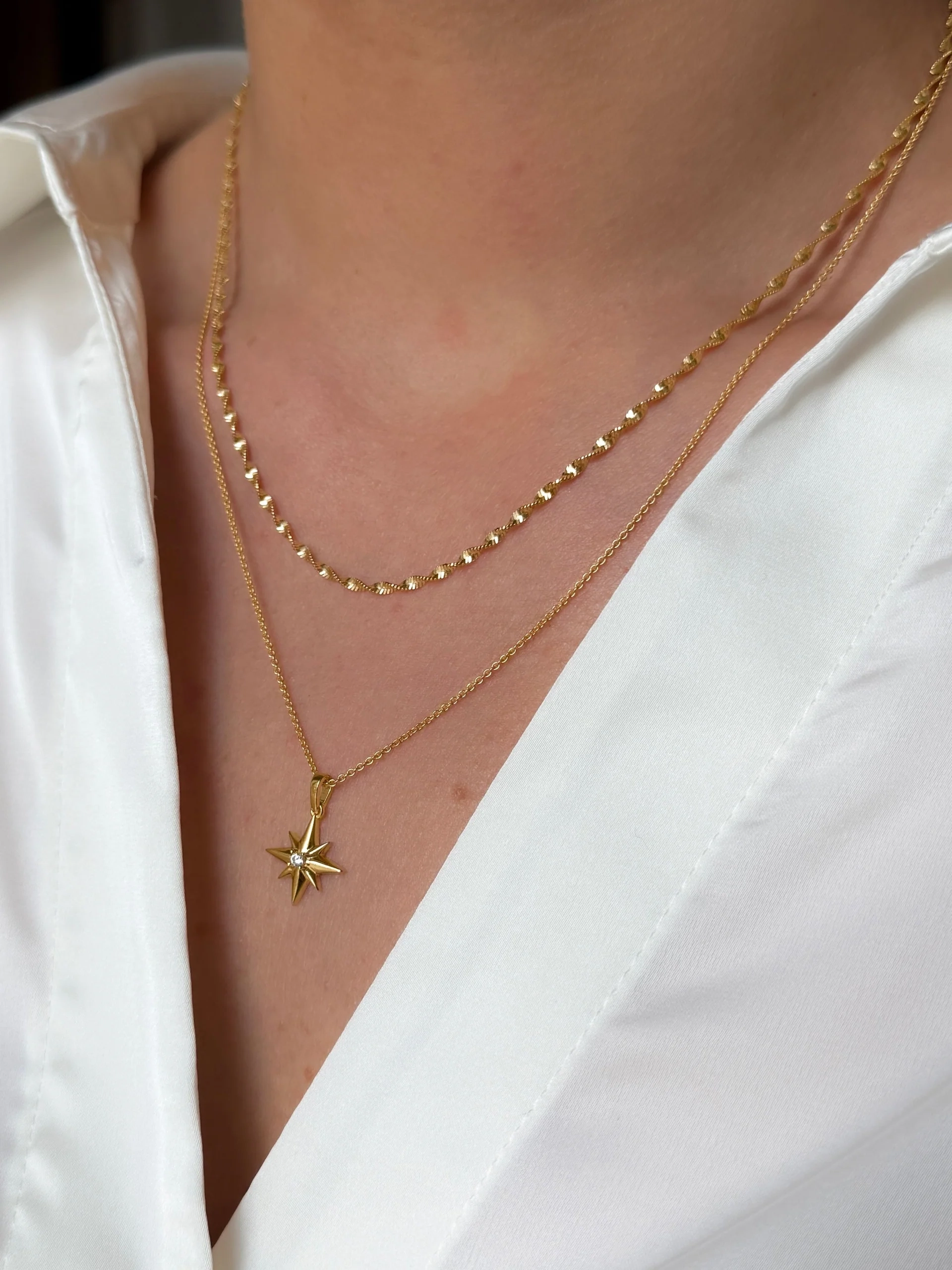 Set med Herringbone Twisted Necklace och North Star Big Necklace i 18K guldpläterad återvunnet silver från Syster P.