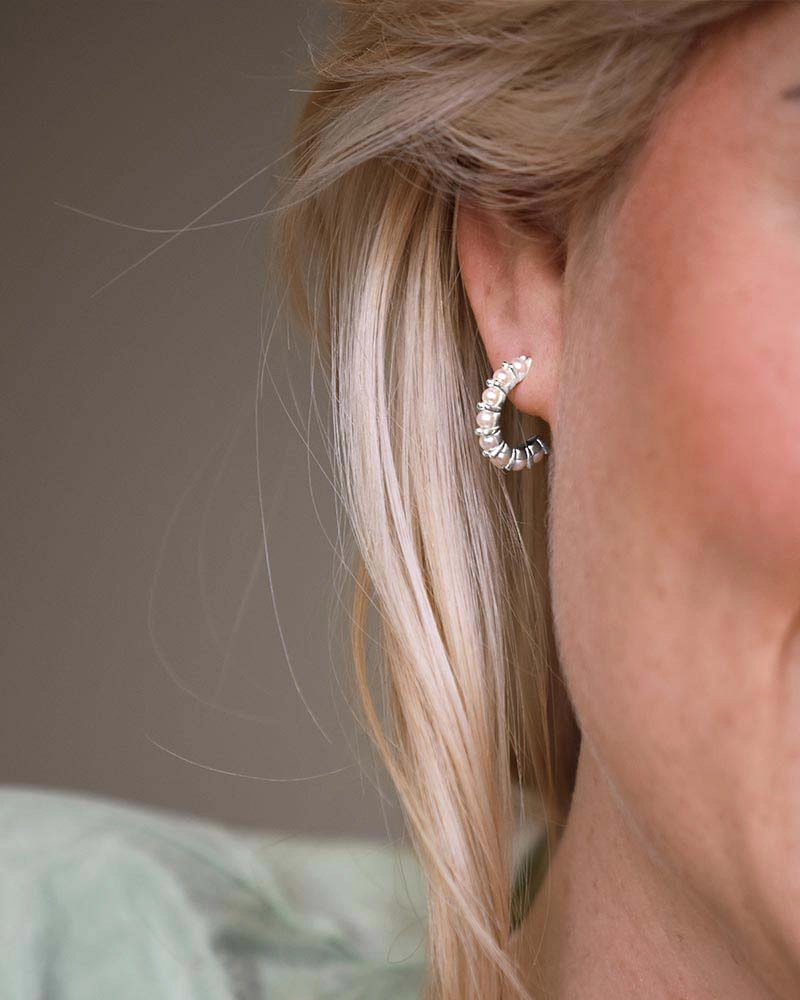 Petite Star Pearl Hoops - Drakenberg Sjölin Örhängen - Snabb frakt & paketinslagning - Nordic Spectra