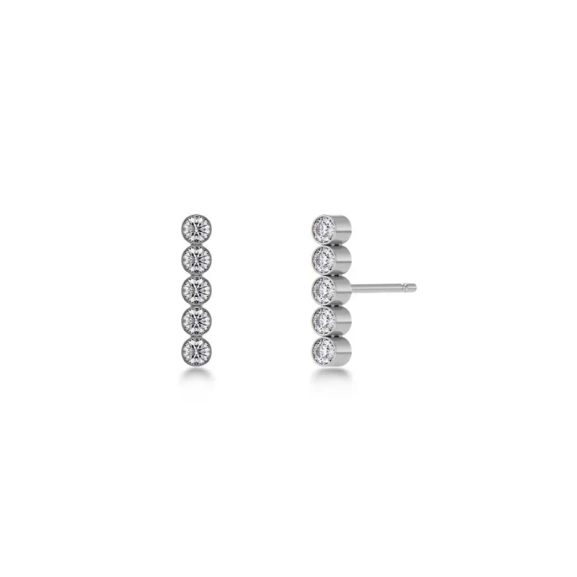 Elegant studsörhänge från Edblad Twiggy-kollektionen i polerat stål med fem gnistrande cubic zirconia-stenar