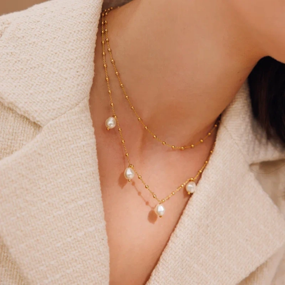 Emmy Pearl Necklace Gold - Caroline Svedbom - Snabb frakt & paketinslagning - Nordic Spectra