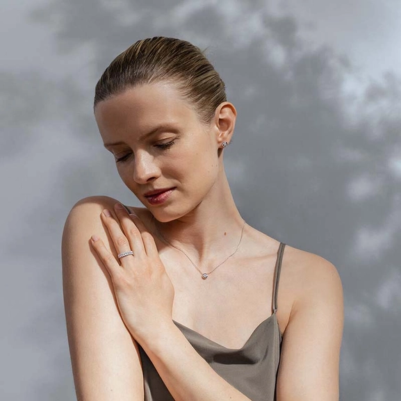 Aurora Hängsmycke Vitguld Pavé 0.10 ct - Georg Jensen halsband - Snabb frakt & paketinslagning - Nordicspectra.se