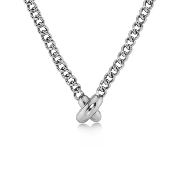 Halsband i blankt rostfritt stål med kraftig kedja och ett stilrent X-motiv i centrum