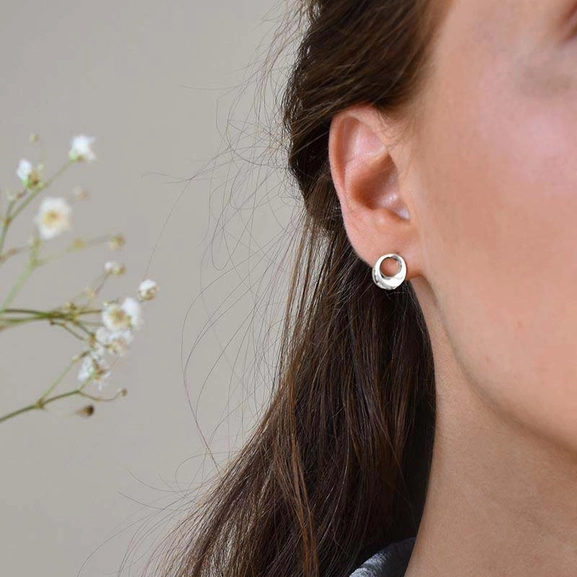 Orbit Drop Studs - Drakenberg/Sjölin - Suuri valikoima & ilmainen lahjapaketointi - Nordicspectra.fi