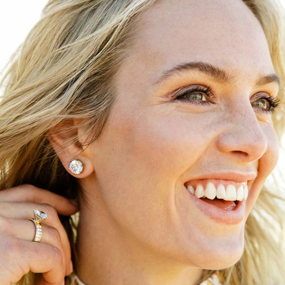 ALICE Örhängen Kristall/Stål - Astrid & Agnes - Snabb frakt & paketinslagning - Nordicspectra.se