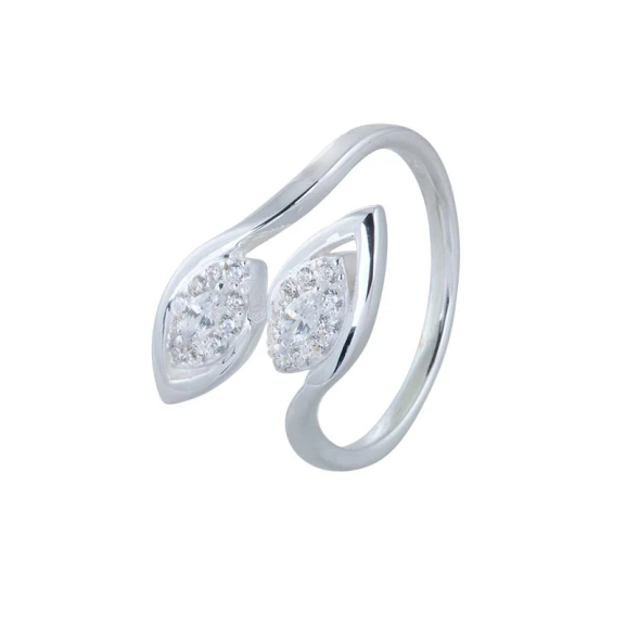 en elegant ring från Carolina Gynning som symboliserar naturens tidlösa skönhet.