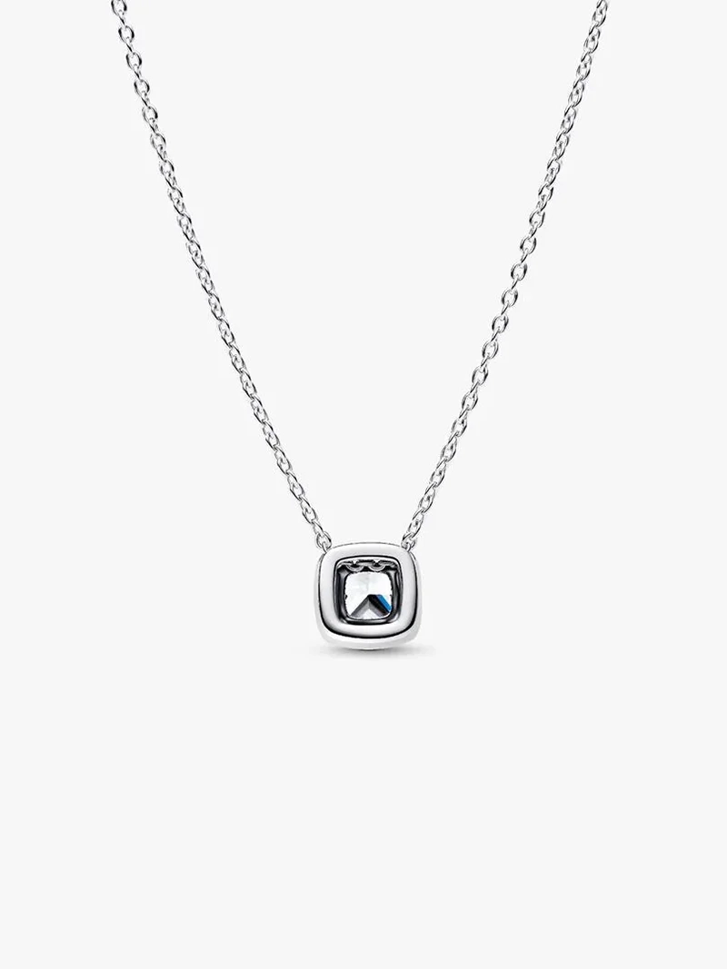 Glittrande Fyrkantig Halo Halsband från Pandora Timeless kollektionen med cubic zirconia stenar och tillverkat i silver.
