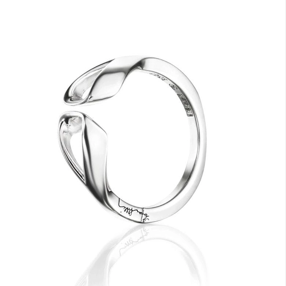 Folded Ring - Efva Attling ringar - Snabb frakt & paketinslagning - Nordicspectra.se