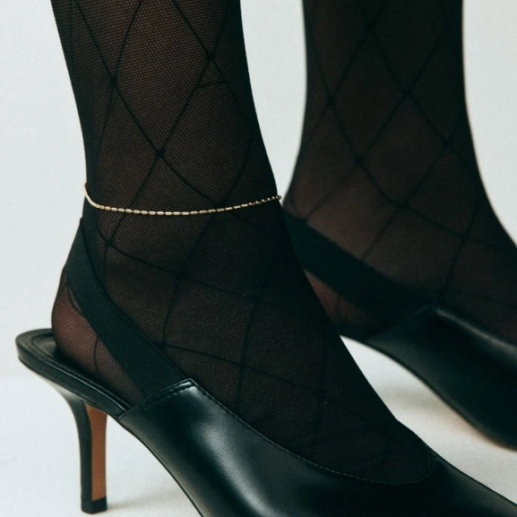 rektangulära former som reflekterar ljuset och ger en stilren look.