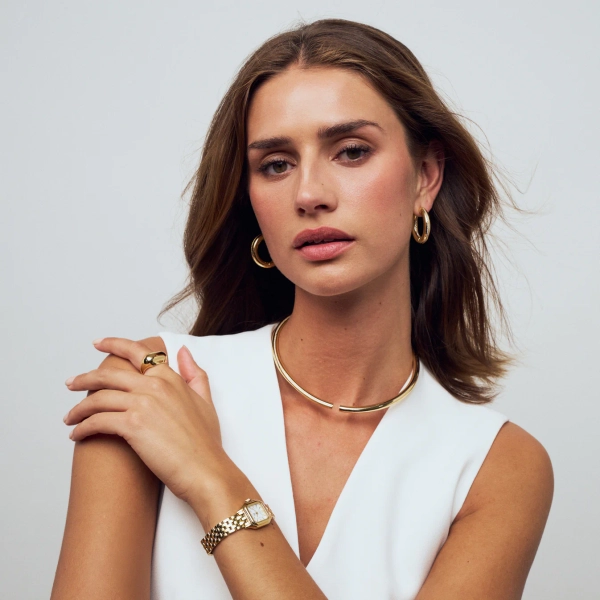 tillverkade i 18K guldpläterat silver.