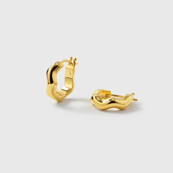 Bolded Wavy Earrings Gold - Syster P - Snabb leverans & Gratis paketinslagning - Nordic Spectra