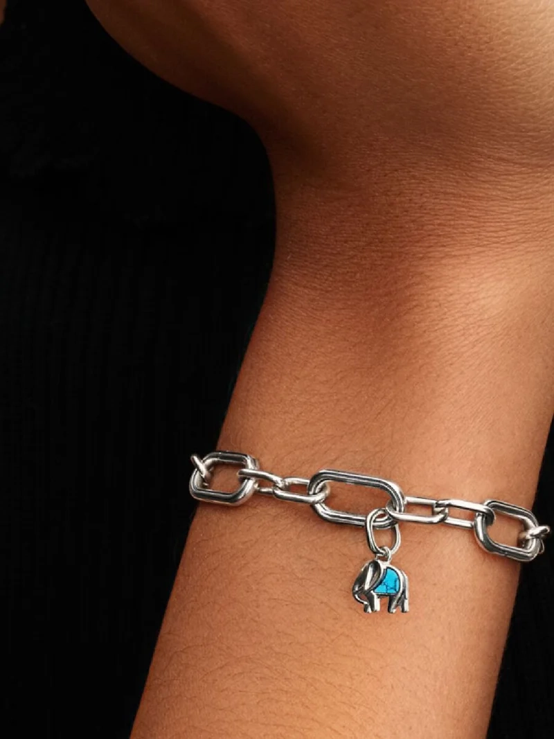 Turkosfärgad Elefant Minihängberlock från Pandora ME i sterlingsilver med turkosinspirerad sten för styrka och visdom.